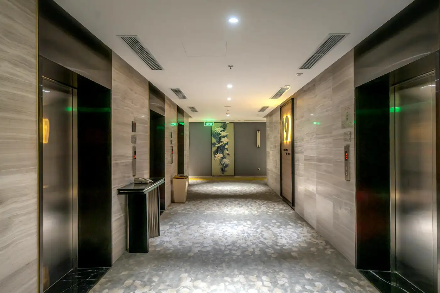 DC Local Locksmith technician providing commercial locksmith services in Washington DC