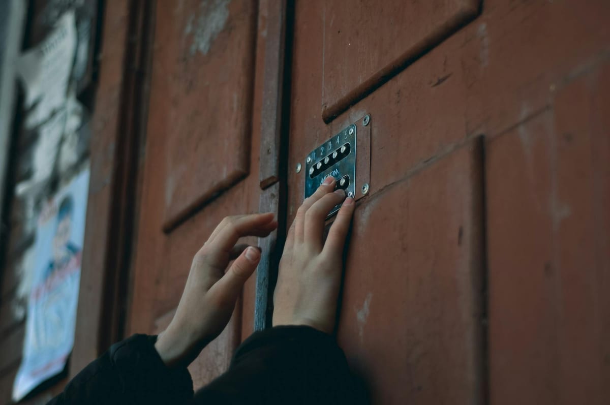 Electronic keypad entry system on a commercial door with access control