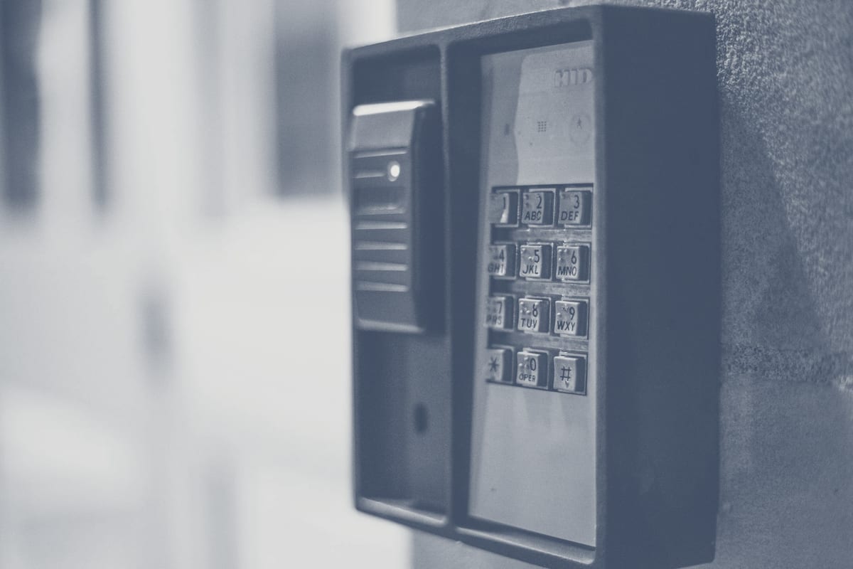 Electronic security keypad for access control in healthcare setting